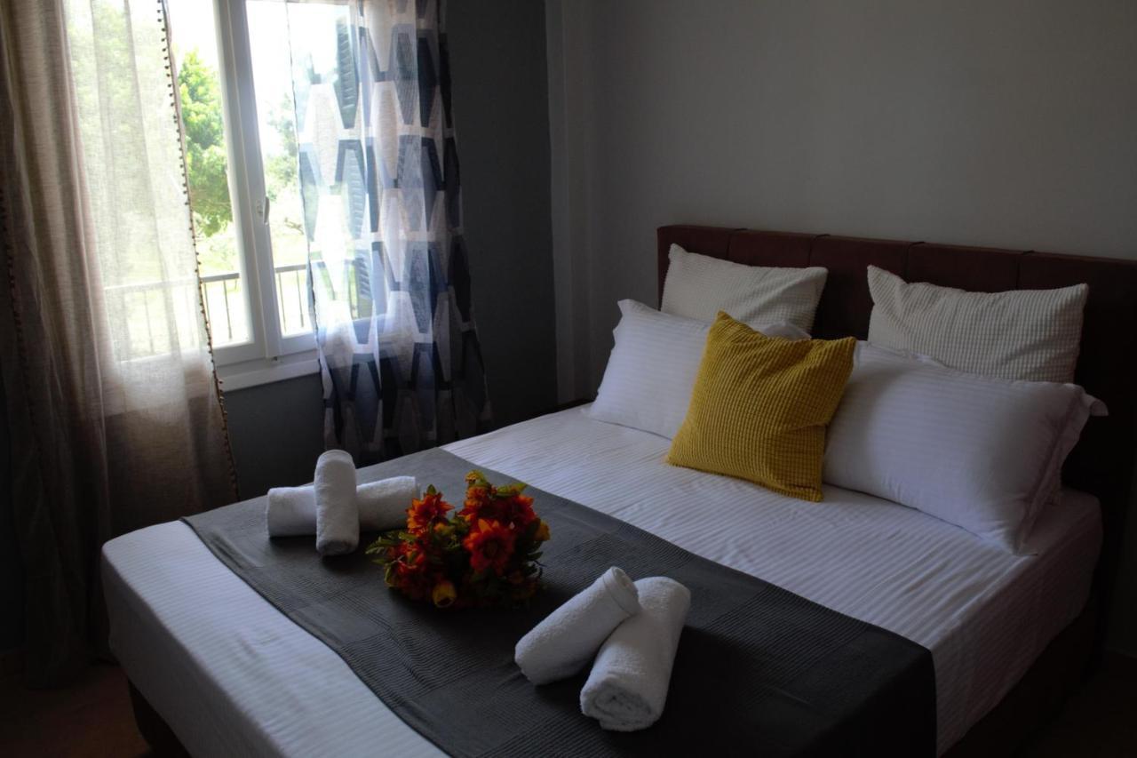 Olivemare Holidays Nea Iraklia Buitenkant foto
