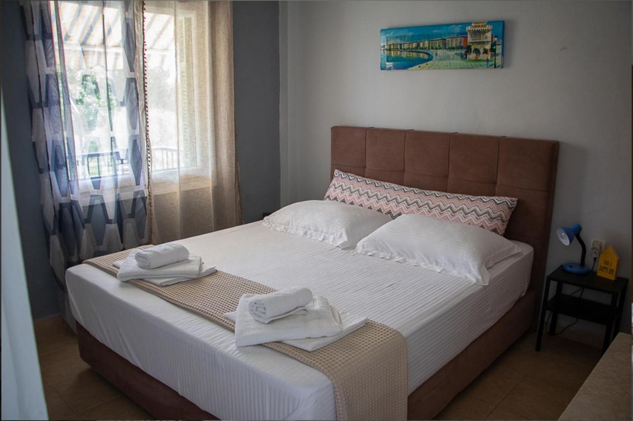 Olivemare Holidays Nea Iraklia Buitenkant foto